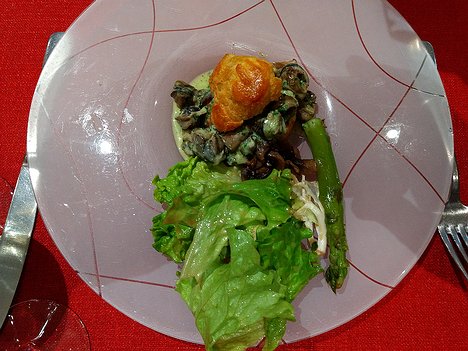 20180509_IMG202919875_MotoG4-JEB starter: Profiterole d’escargots frais d’Adriers, petite salade